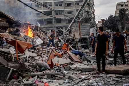 イスラエルの空爆、ガザの住宅や学校を直撃＝国連人権高等弁務官