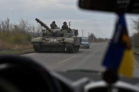 ウクライナ、来年の予算案成立　国防費に重点配分