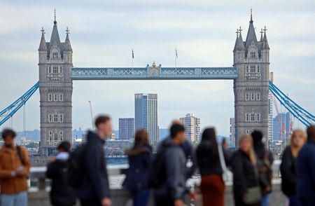 英賃金、5─7月は2年超ぶり低い伸び　失業率4.1％に改善