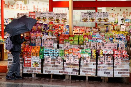 実質消費支出、11月まで4カ月連続減　消費回復「足踏み」