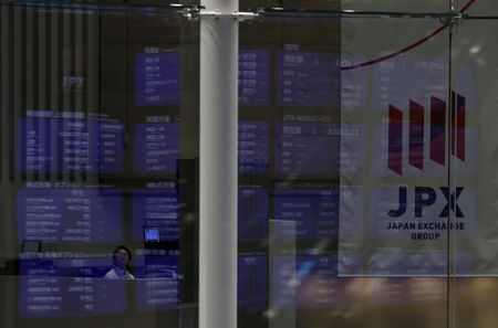 日経平均は小幅続落で寄り付く、ファーストリテ5％超安