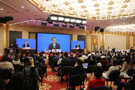 中国全人代閉幕、李首相「成長率目標低くない」　政策は安定主眼