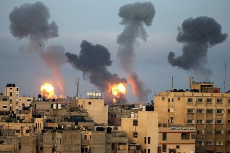 イスラエル軍、11日未明もガザ空爆継続　ロケット弾に報復