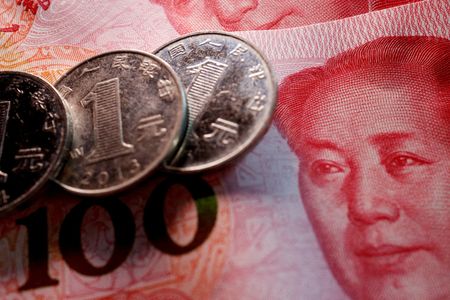 EXCLUSIVE-中国人民銀がドル買い監視強化、5000万ドル以上は要承認＝関係筋