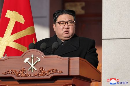 北朝鮮の金総書記、ロケット砲試射視察　今年から配備＝ＫＣＮＡ