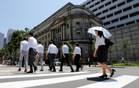 実質金利は極めて低い、見通し実現なら緩和度合い調整＝中川日銀委員