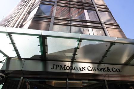 ＪＰモルガン、3月から週5日出勤を要請　社員から苦情殺到