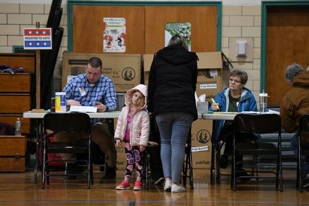 「どの候補者でも民主党に投票」が8割、ＮＨ州予備選調査