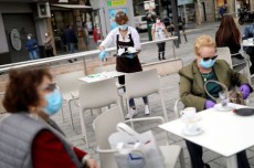 スペイン、1日当たりのコロナ感染確認が過去2カ月余りで最少に