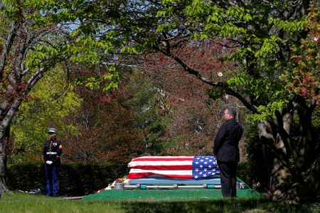 米ワシントン大、国内コロナ死者予測引き上げ　8月までに14.7万人