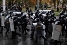 ベラルーシ、戦闘用武器の使用許可　反政府デモ継続で