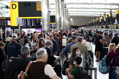 英ヒースロー空港、今冬は需要減の恐れ　経済悪化やコロナ再拡大で