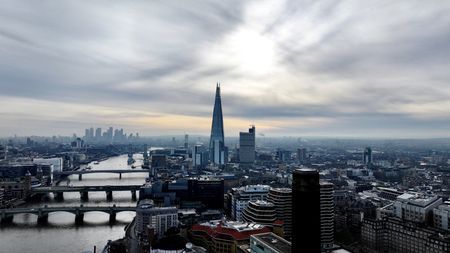 英公的債務、今後50年で3倍も　生産性回復なら伸び抑制＝ＯＢＲ