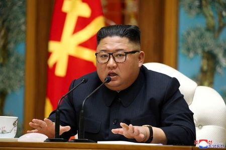北朝鮮で政治局会議、コロナ対策協議　金委員長らマスクせず