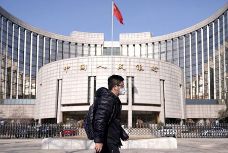 中国人民銀、一部銀行の預金準備率引き下げ　790億ドル市中に供給