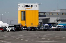 米アマゾン、仏物流倉庫閉鎖を18日まで継続方針