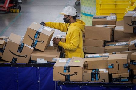 アマゾン、倉庫向け7.5万人雇用へ　ワクチン接種なら追加支給も