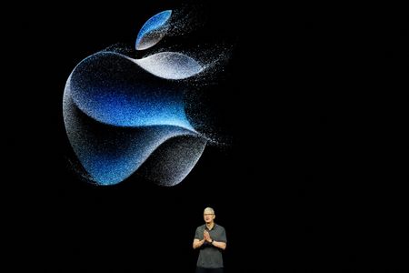 アップル、新型ｉＰｈｏｎｅ１５発表　価格据え置き　充電端子「Ｃ」に統一