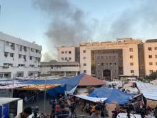 イスラエル軍、ガザ最大病院を包囲　電力不足による死者32人に