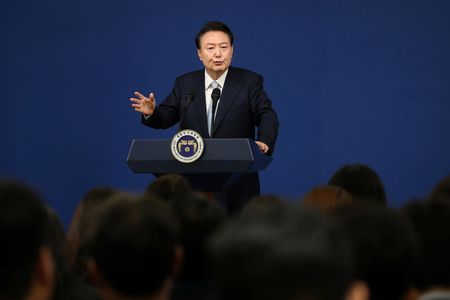 韓国大統領、支持率20％に低下　就任以来最低