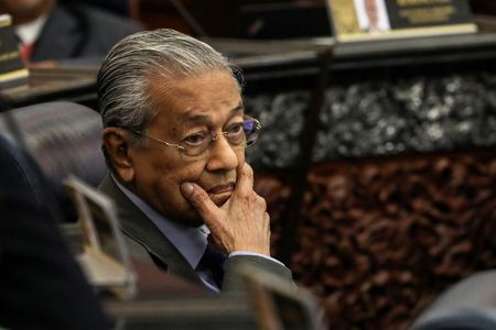 マレーシア議会、議長解任を僅差で可決　事実上の首相信任