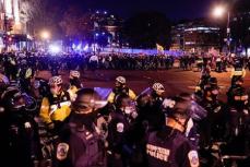 全米各地でトランプ氏支持のデモ、首都では反対派と乱闘