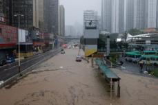 香港で再び豪雨、警報で学校休校　レベル上がれば取引所停止に