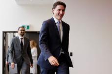 カナダのトルドー首相、国民の不満認めるも辞任観測否定