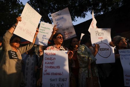 アングル：「監視国家」化するインド、警察が記者尋問し携帯やＰＣ押収