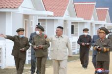 北朝鮮の金委員長、被災地の住宅建設現場を訪問＝ＫＣＮＡ