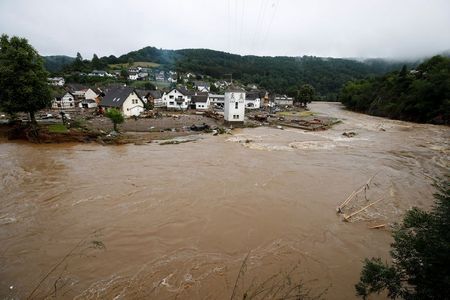 独西部、記録的豪雨で洪水　死者少なくとも42人　多数が行方不明