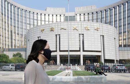 中国人民銀行、景気下支えで新たな政策を計画＝総裁