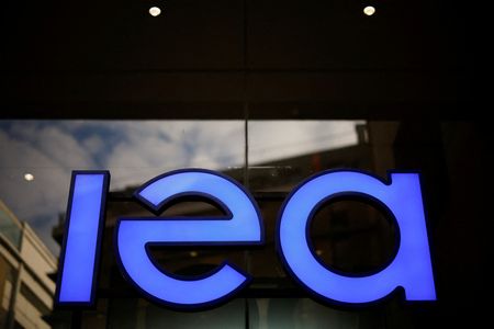 ＩＥＡ、石油は余剰に向かうと予想　イラン巡る供給混乱に対処へ