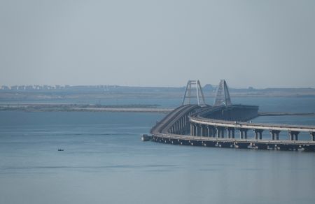 ロシア籍タンカー2隻がケルチ海峡で難破　原油流出し死者も