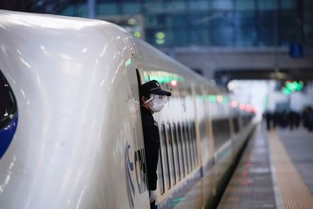 中国武漢市、月末までに鉄道や航空機の全面再開目指す＝副市長
