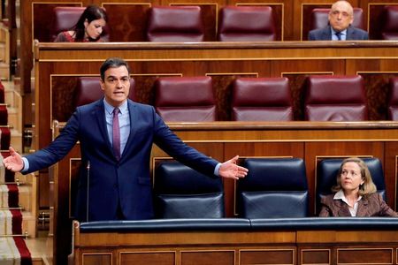 スペイン、新型コロナ死者の減少傾向継続　検査拡充と首相表明