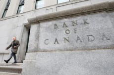 カナダ中銀、景気支援へ金融刺激・低金利を継続＝総裁