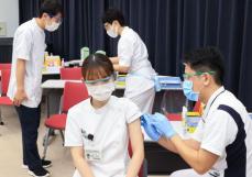 東京都のコロナ感染確認300人、8日連続の前週超え　重症42人