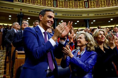 スペイン首相、続投決まる　4カ月の政局膠着に終止符