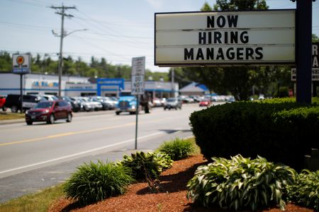 米新規失業保険申請、1万件減の22.2万件　労働市場の底堅さ示唆