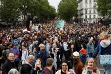 フランス全土で極右政党の国民連合に対する抗議デモ