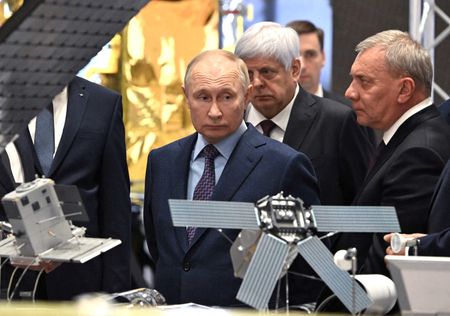アングル：ロシアの新宇宙兵器、高出力で衛星の電子装置を無効化か