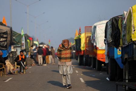 インド農民デモ隊、首都への行進を一時停止　18日の政府協議まで