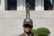 北朝鮮、韓国の特使派遣提案を拒否　非武装地帯への部隊展開を表明