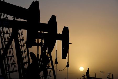 原油先物は2％超下落、米原油在庫増やコロナ第2波懸念で