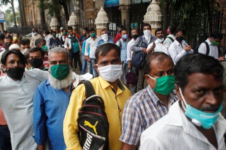 世界のコロナ感染3000万人突破、インドなど中心地＝ロイター集計
