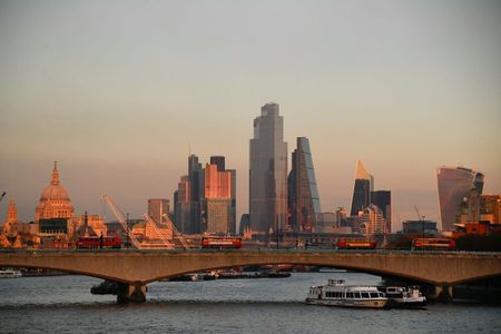 英の銀行・投資会社資本規制、ＥＵより半年遅れで導入へ