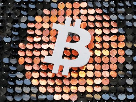 ビットコイン5.2万ドル突破、持続不能との懸念でも最高値