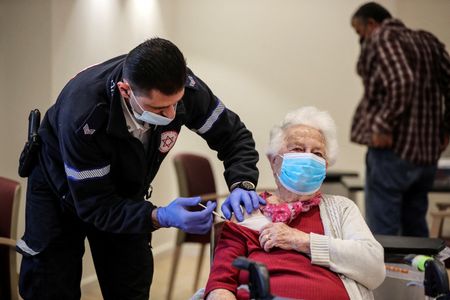 ワクチン4回目接種、オミクロン株の予防不十分＝イスラエル研究