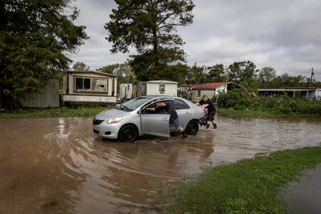 原油先物は続伸、ハリケーンの米生産への影響を注視